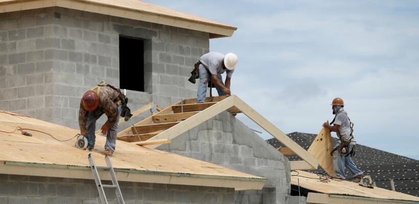 Μειώθηκαν οι τιμές κατασκευαστικών υλικών