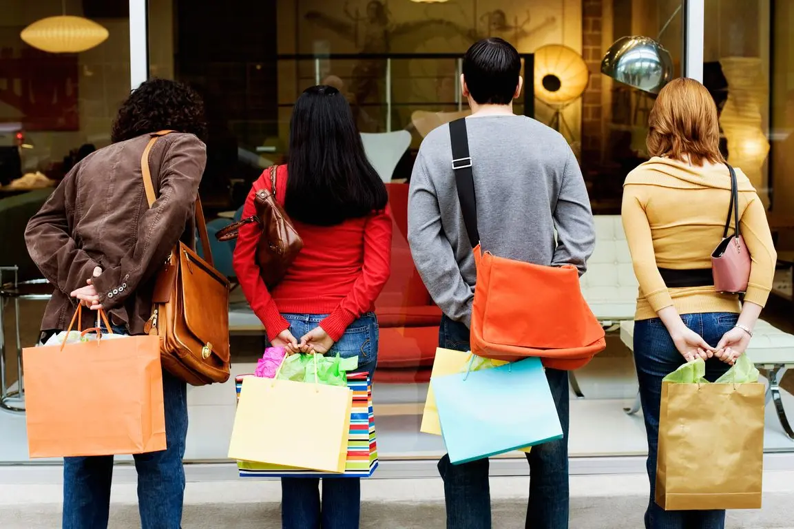 Πτώση στο λιανικό εμπόριο τον Ιούνιο