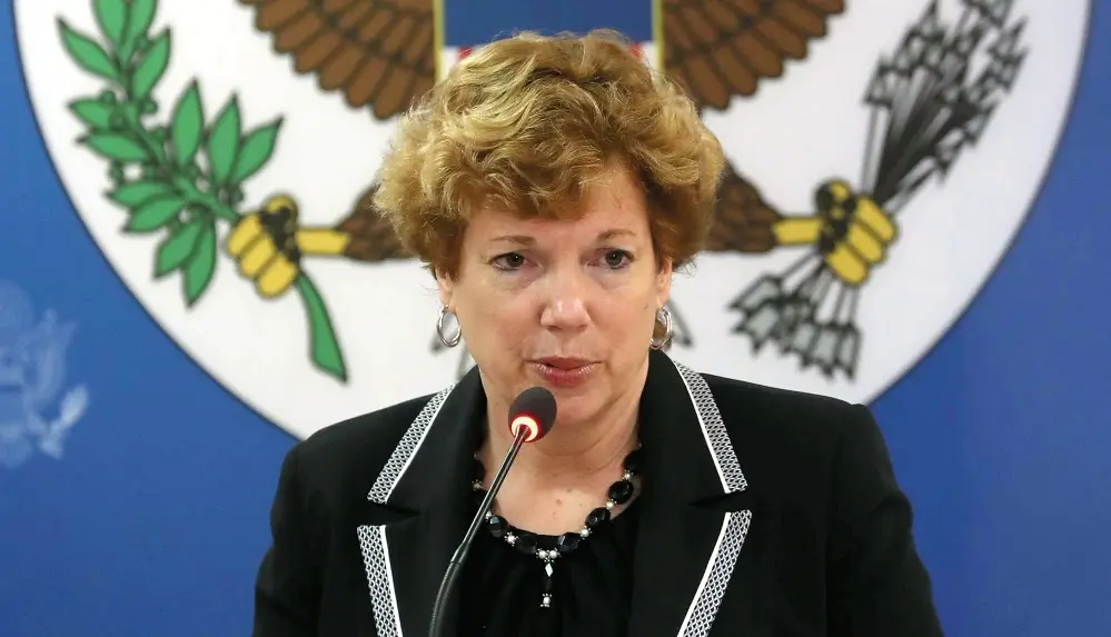 91. Κάθλιν Αν Ντόχερτι, Αμερικανίδα Πρέσβης στην Κύπρο 