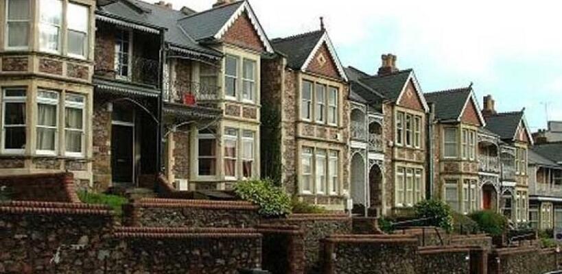 Βύθιση στις τιμές κατοικιών στη Βρετανία