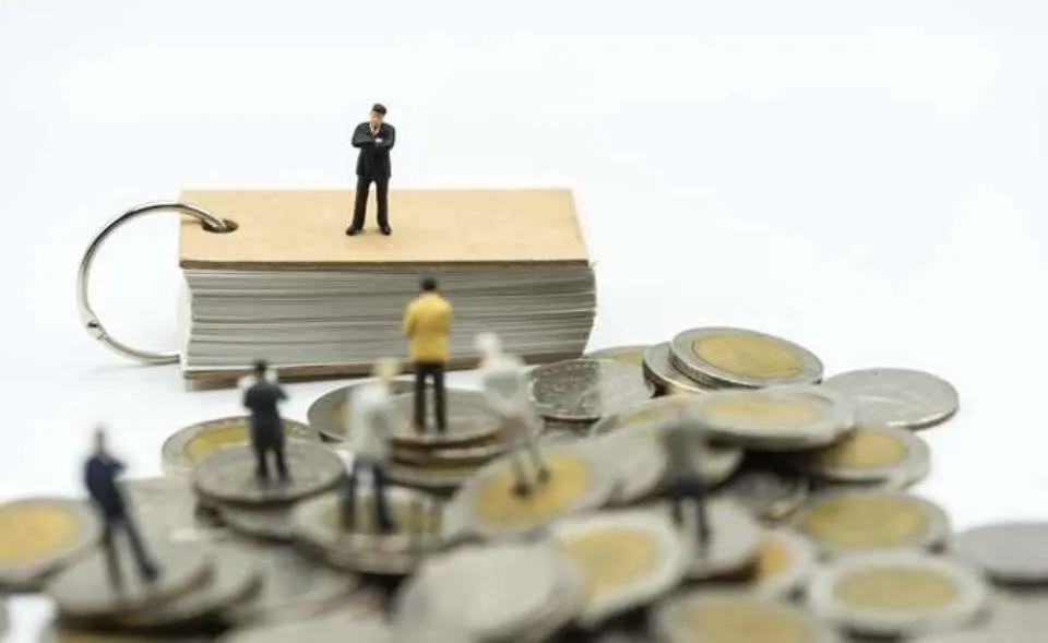 Οδεύουμε σε τριήμερο φωτιά για τον κατώτατο μισθό