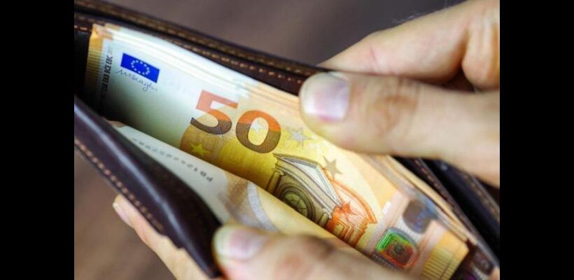 Στα €2.351 οι μέσες ακαθάριστες μηνιαίες απολαβές στην Κύπρο (γράφημα)