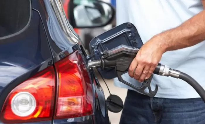 Καύσιμα: Άλλη μείωση φόρων ανακοινώθηκε και άλλη εφαρμόζεται