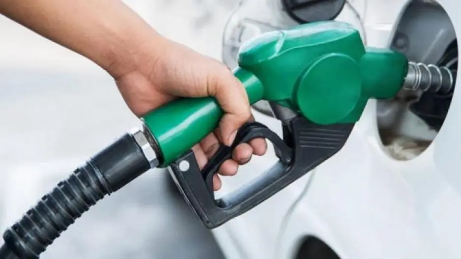 Κατεπείγον στην Βουλή η μείωση του φόρου κατανάλωσης στα καύσιμα