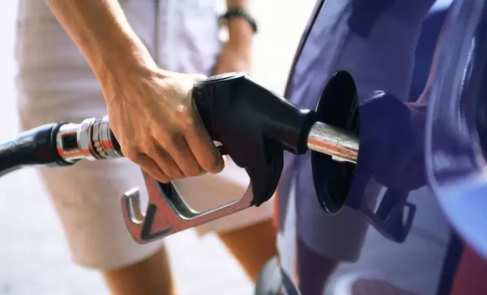 Μειώθηκαν αισθητά οι τιμές των καυσίμων