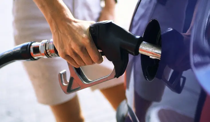Με ποιο τρόπο μπορούν να μειωθούν οι τιμές των καυσίμων (vid)