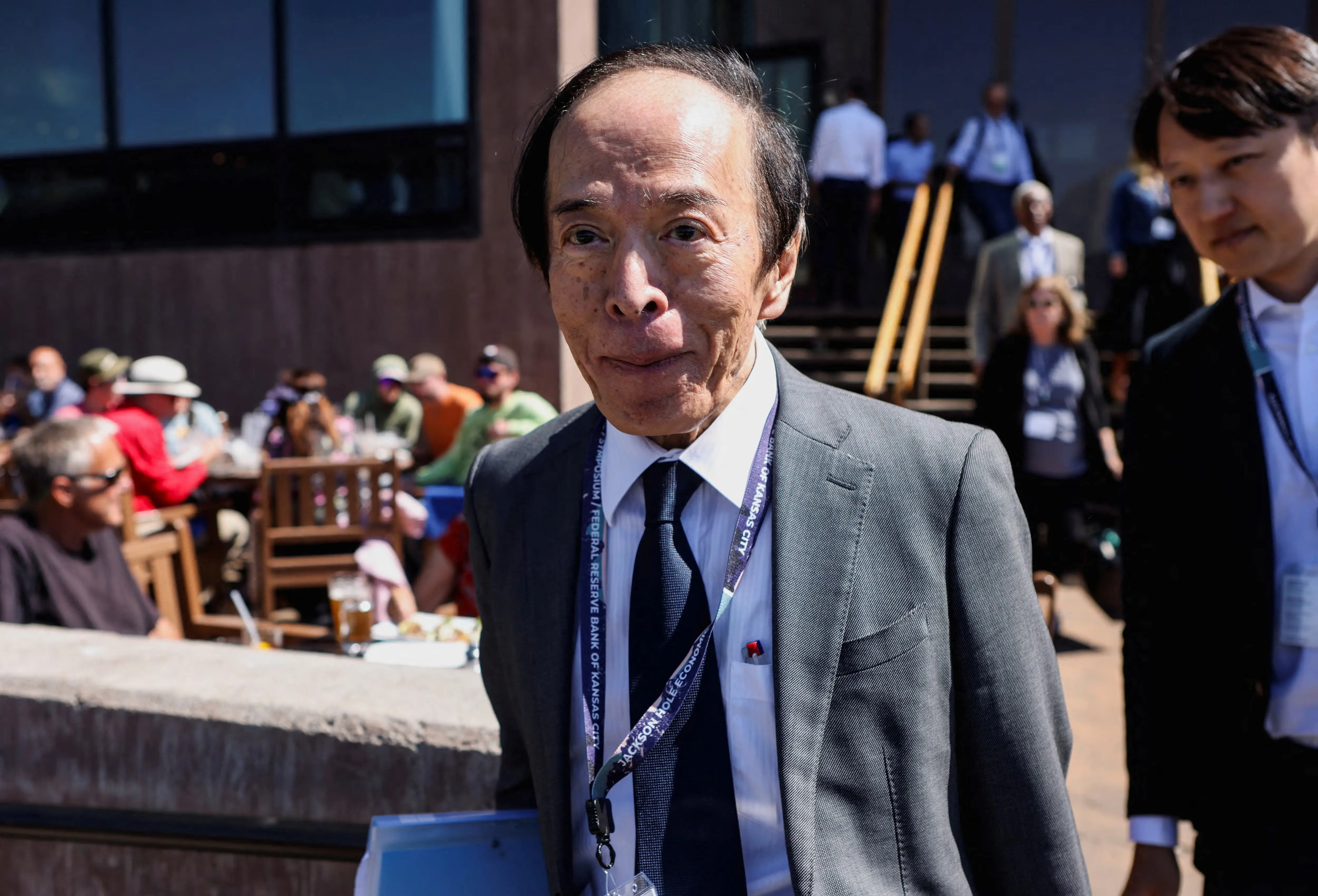 Ο διοικητής της Τράπεζας της Ιαπωνίας έχει τη λύση για να καλυφθούν οι κενές θέσεις εργασίας