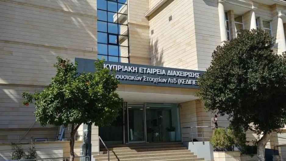 Στην πόρτα εξόδου πέραν των 100 τραπεζικών υπαλλήλων της ΚΕΔΙΠΕΣ