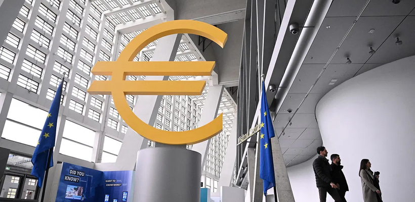 Σε διαφορετικά μονοπάτια νομισματικής πολιτικής οι κεντρικές τράπεζες