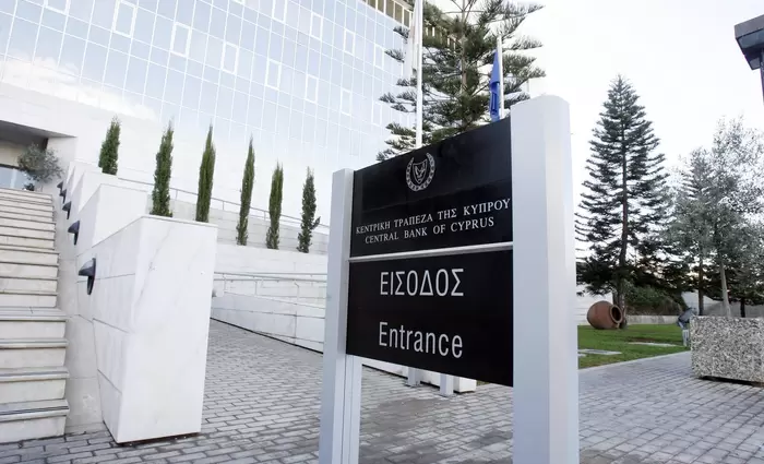 ΚΤΚ: Μειώθηκαν τα επιτόκια αποδοχής καταθέσεων