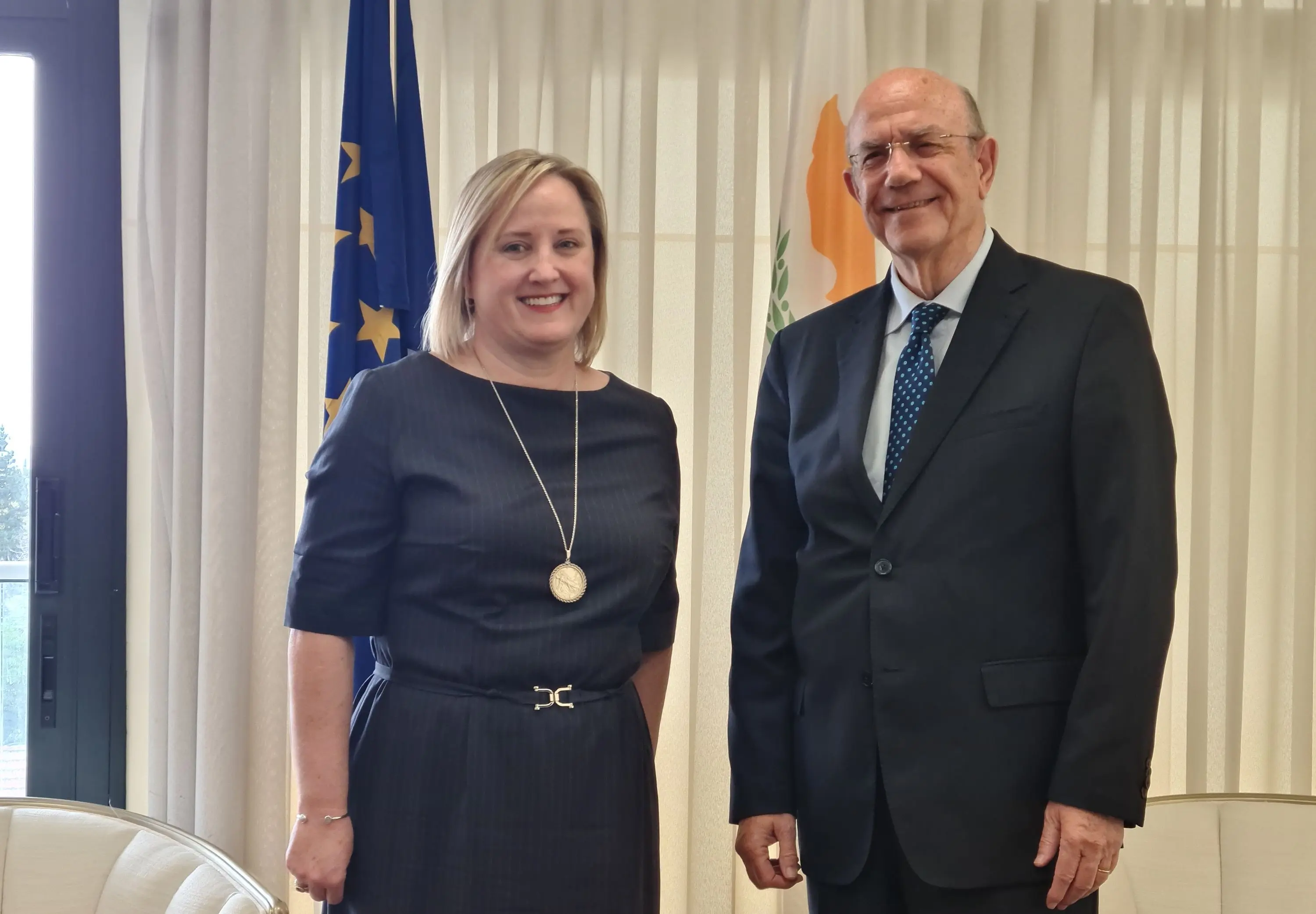 Είδε την Πρέσβειρα των ΗΠΑ ο Κεραυνός