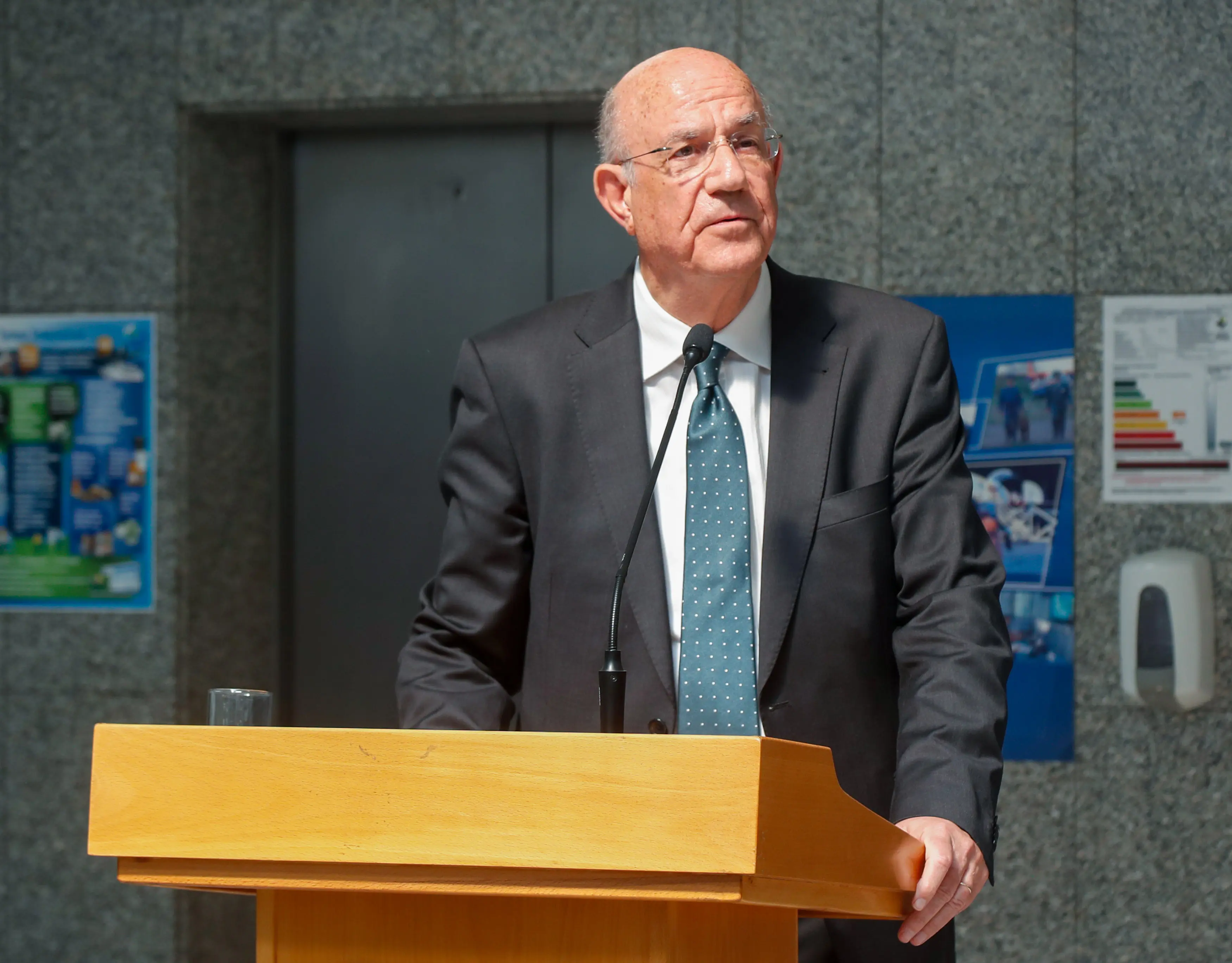 Παρέμβαση ΥΠΟΙΚ: Έκκληση σε τράπεζες να μην προχωρήσουν σε εκποιήσεις