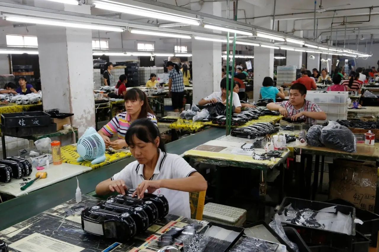 Κίνα: Ξανά σε ύφεση η μεταποίηση - Συναγερμός για την οικονομία