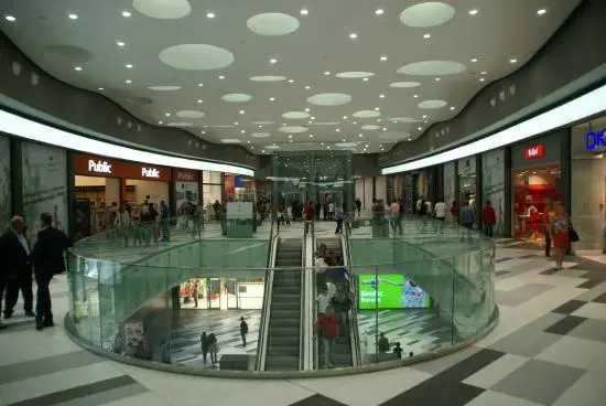 Επιμένουν οι επιχειρηματίες για άνοιγμα των Malls