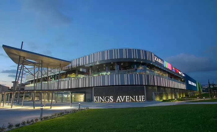 Έβαλαν λουκέτο σχεδόν όλα τα καταστήματα στην Πάφο