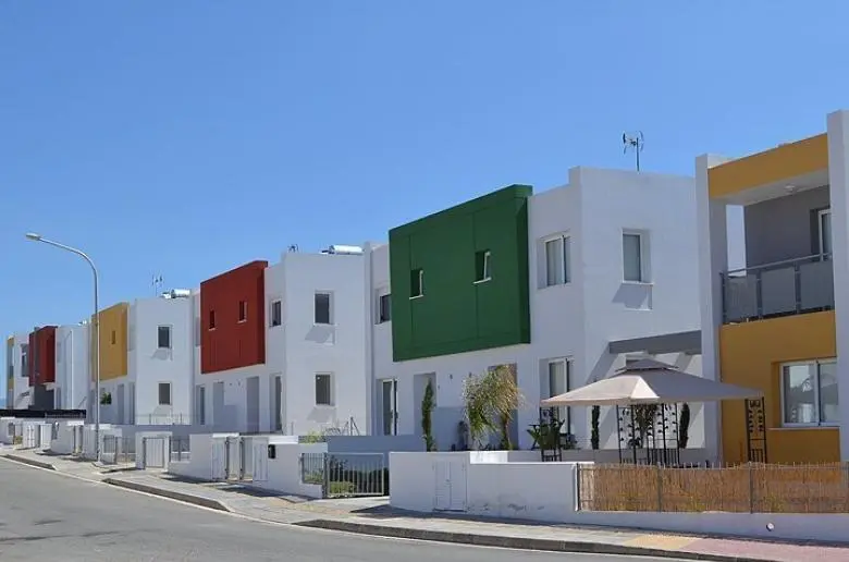 ΥΠΕΣ: Η ανέγερση κατοικιών στη Λεμεσό από ΚΟΑΓ θα προχωρήσει όπως εξαγγέλθηκε