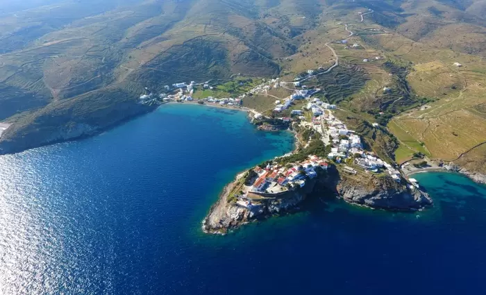 Το νησί των Κυκλάδων με τις 92 παραλίες