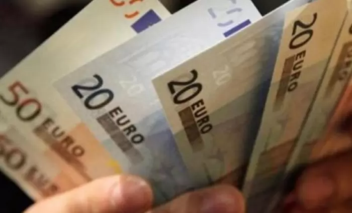 Ξαναπαίρνουν μπρος οι μηχανές για θέσπιση κατώτατου μισθού