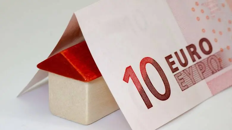 Μειώθηκαν κατά 7 εκατομμύρια ευρώ τα κόκκινα δάνεια τον Μάη