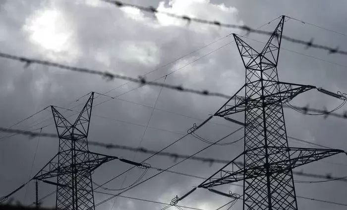 Η Ευρώπη μελετά πλαφόν στις τιμές και έκτακτους φόρους σε εταιρείες ενέργειας