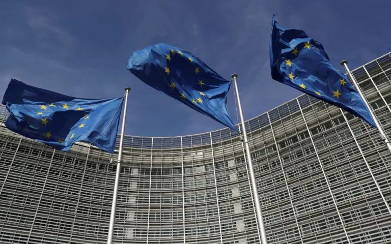 Κομισιόν: Πρόοδος αλλά και προκλήσεις για τράπεζες και servicers