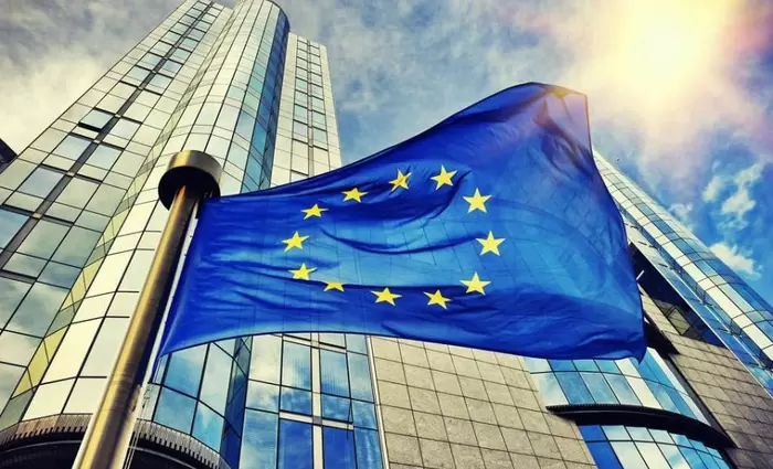 Κομισιόν: Η παραίτηση Μέι δεν επηρεάζει τις αποφάσεις των 27 για το Brexit