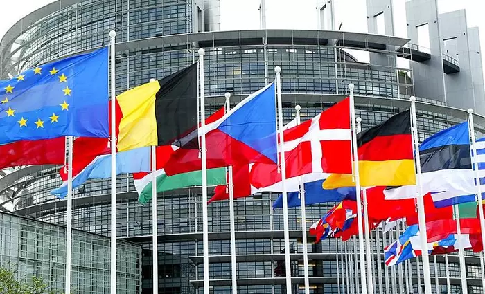 ΕΕ:θα προστατεύσουμε τη Γαλλία απέναντι στους δασμούς του Τραμπ