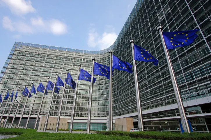 Η Κομισιόν προτείνει: Αυξήστε τους μισθούς αλλά με προσοχή!