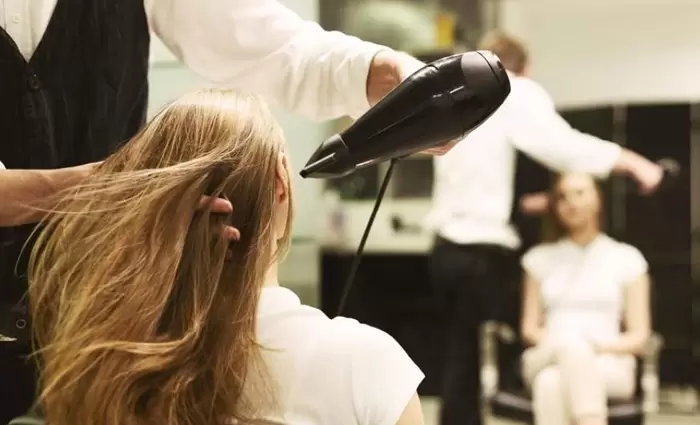 Ζητούν διευκρινίσεις οι κομμωτές για την Πρωτομαγιά