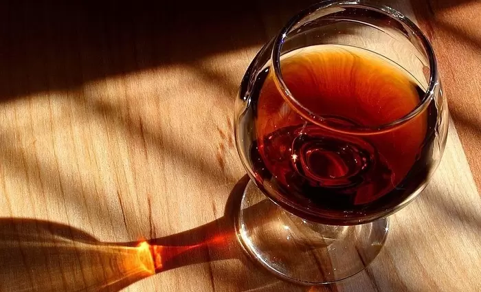 Κίνα: Απαντά στην ΕΕ με δασμούς αντιντάμπινγκ 27,3% έως 34,9% στο κονιάκ