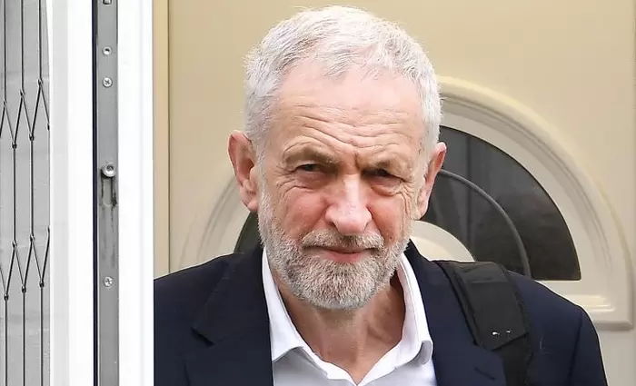 Η ήττα πιέζει τον Κόρμπιν να στηρίξει νέο δημοψήφισμα για το Brexit 