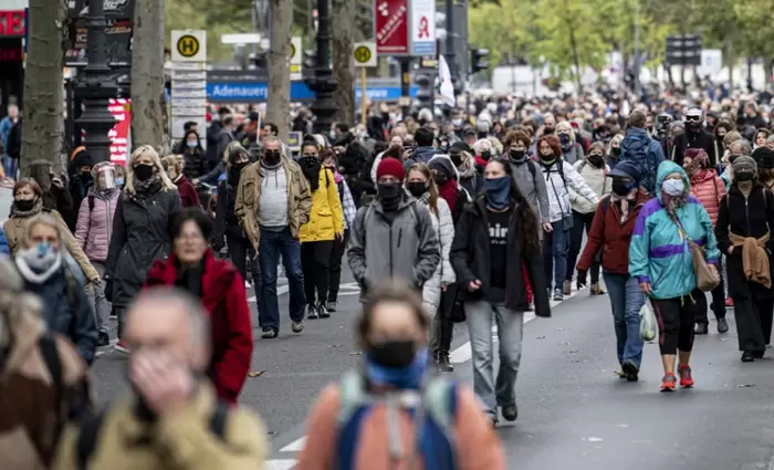 Ξεπέρασαν τα 221 εκ. τα περιστατικά κορωνοϊού παγκοσμίως