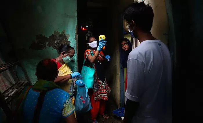 Ινδία: Νέο ρεκόρ ημερήσιων κρουσμάτων και θανάτων