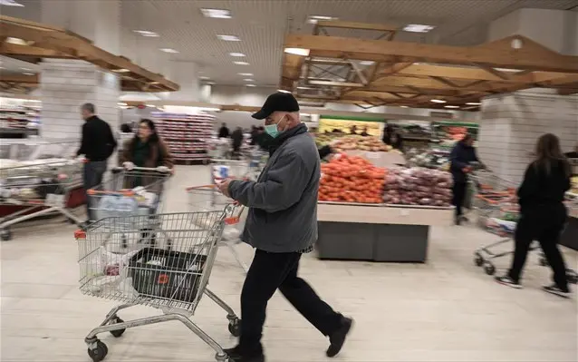 Θα ανοίξουν κατά βούληση οι υπεραγορές την 1η Μαΐου (ΒΙΝΤΕΟ)