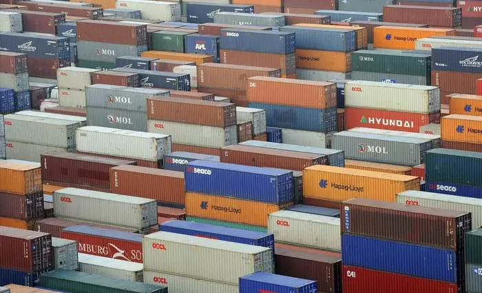 Ο κορωνοϊός μείωσε το εμπόριο - μείωσε και το έλλειμμα