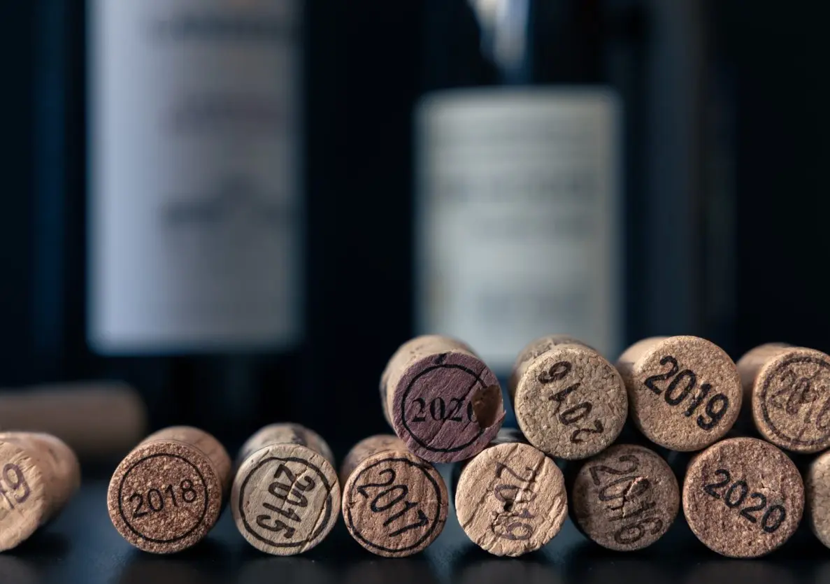 Σπιράλ αβεβαιότητας πυροδοτούν οι «παράνομοι» δασμοί Τραμπ