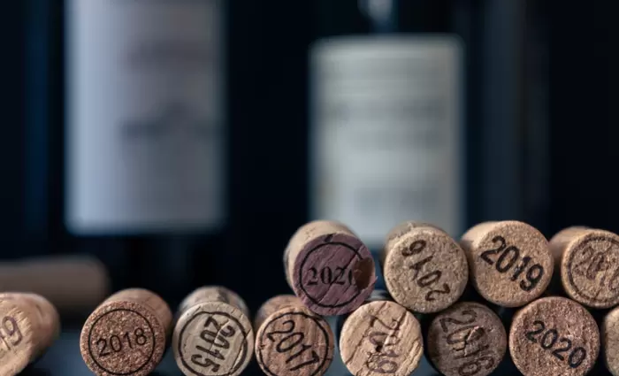 Σπιράλ αβεβαιότητας πυροδοτούν οι «παράνομοι» δασμοί Τραμπ