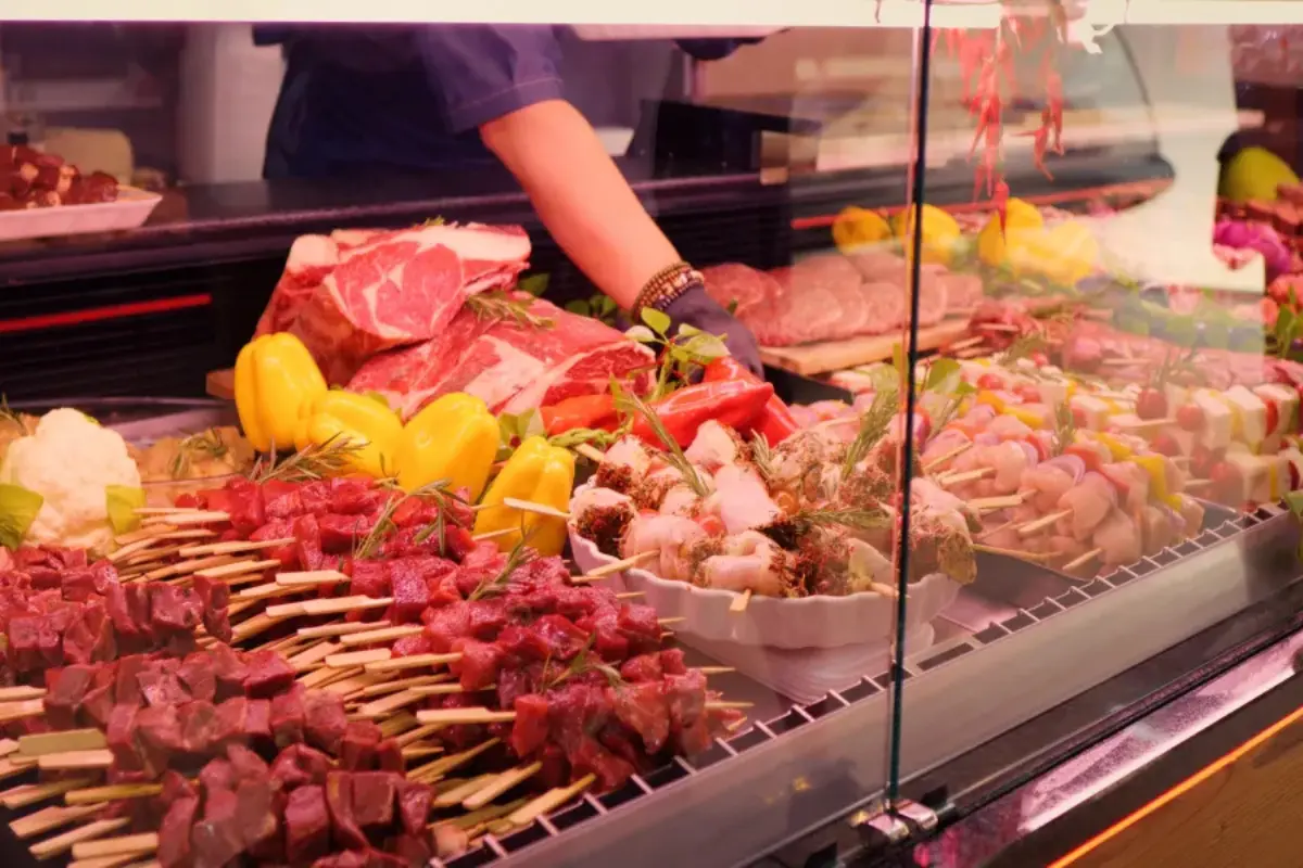 Πού κυμαίνονται οι τιμές του κρέατος λίγο πριν τα Χριστούγεννα (πίνακας)