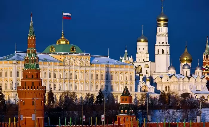 Ρωσία: Σε τροχιά «αποδολαριοποίησης» μετά τις αμερικανικές κυρώσεις