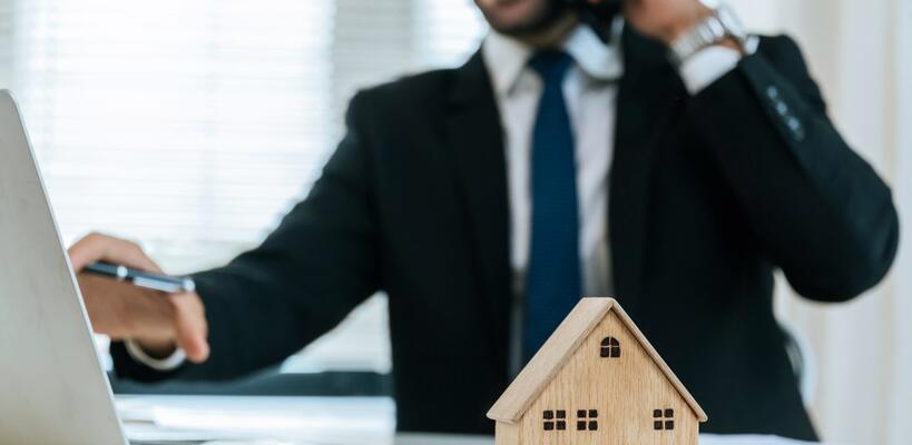 Στα όπλα οι κτηματομεσίτες - «Απειλείται η βιωσιμότητα του επαγγέλματος»