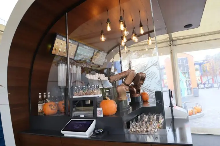 Βαυαρία: Η έλλειψη προσωπικού αντιμετωπίζεται με ρομπότ barista