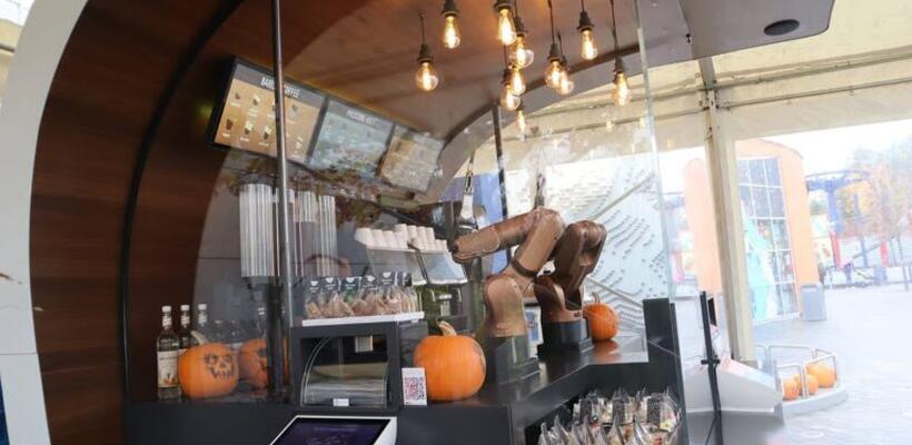 Βαυαρία: Η έλλειψη προσωπικού αντιμετωπίζεται με ρομπότ barista