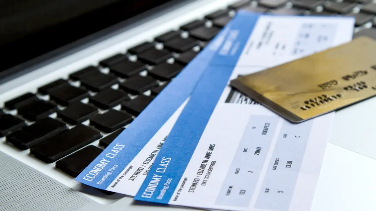 Προσπάθειες για να πέσουν οι τιμές στα αεροπορικά εισιτήρια