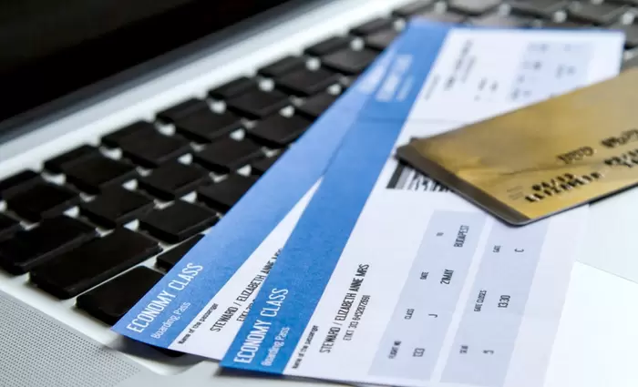 Προσπάθειες για να πέσουν οι τιμές στα αεροπορικά εισιτήρια