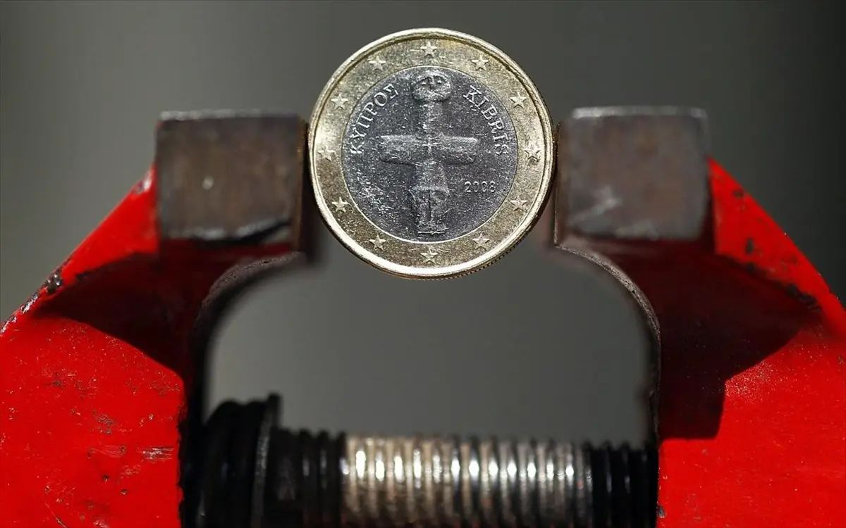 Στο χαμηλότερο σημείο όλων των εποχών τα επιτόκια καταθέσεων