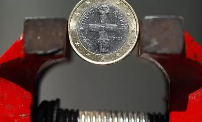 Έβδομη η Κύπρος, πρώτη η Ελλάδα στο Δημόσιο Χρέος εντός ΕΕ (ΠΙΝΑΚΕΣ)