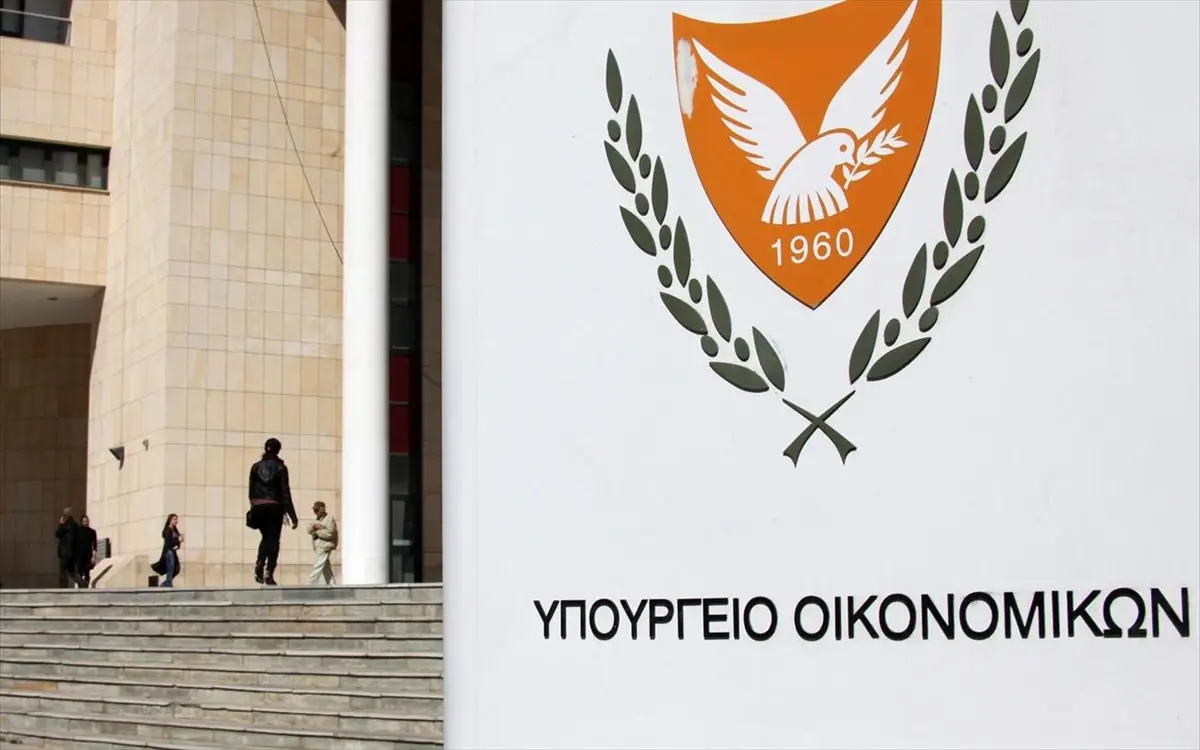 Εγκράτεια στις δαπάνες συστήνει το Υπουργείο Οικονομικών