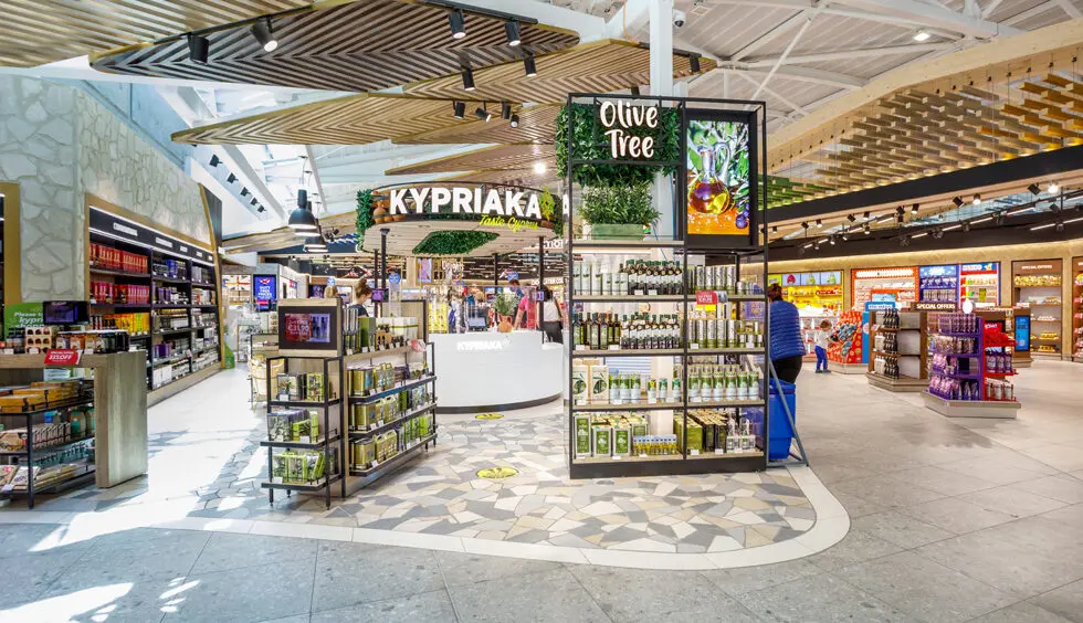 Μπαίνει πλαφόν στις τιμές συγκεκριμένων προϊόντων σε αεροδρόμια και λιμάνια