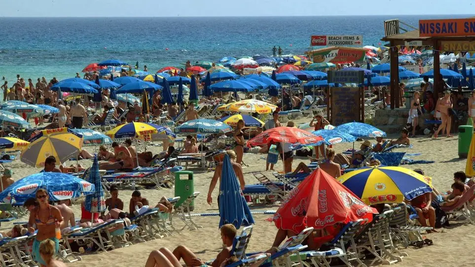 Βλέπουν θετικά τον τουρισμό για το 2022