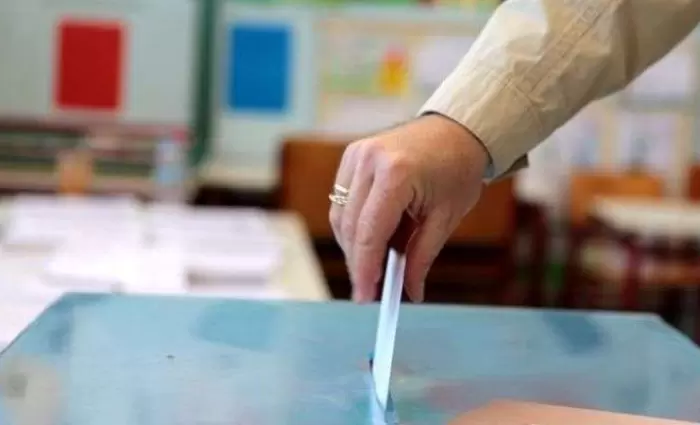 Ερωτηματικό η συμμετοχή - Στο 38,6% μέχρι τις 15:00